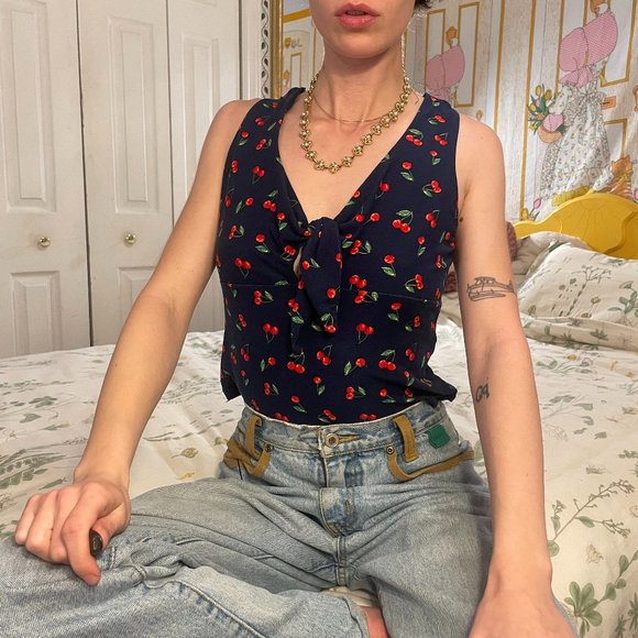 Cherry Print Sleeveless Top - Picture 4 of 11